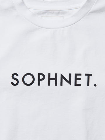 Camiseta blanca oversize con logotipo