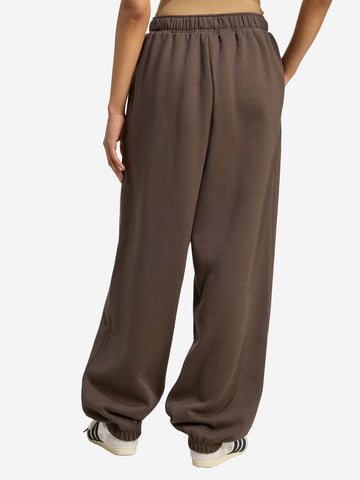 ADIDAS ORIGINALS Pantaloni oversize felpati marrone fango Fango