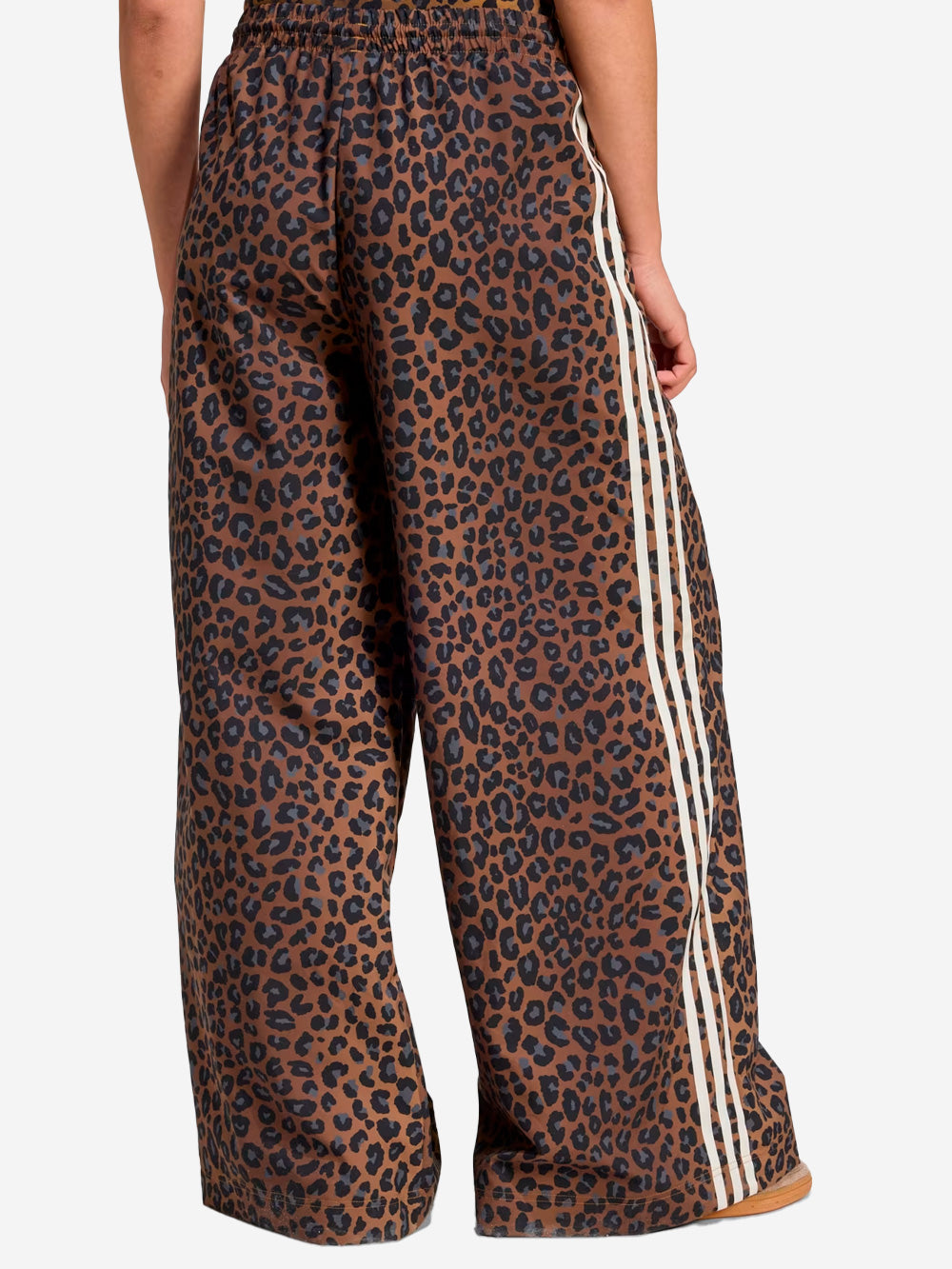 ADIDAS ORIGINALS Pantaloni 'Firebird' ampi con stampa leopardata Leopardata Urbanstaroma