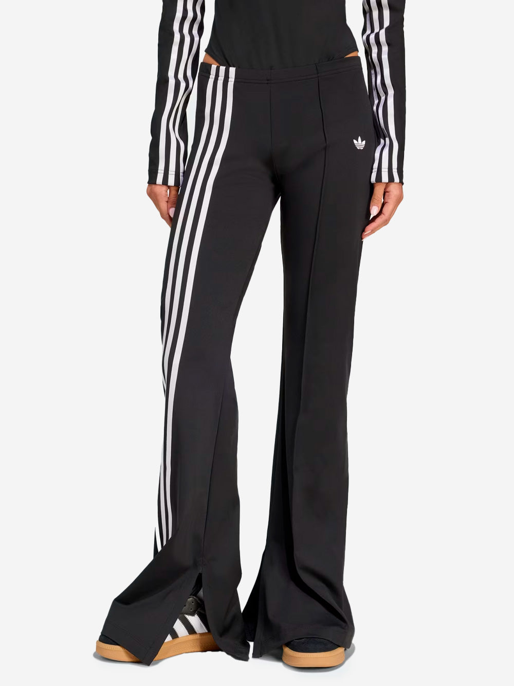 ADIDAS ORIGINALS Pantaloni svasati elasticizzati con 3 strisce sfalsate Nero Urbanstaroma