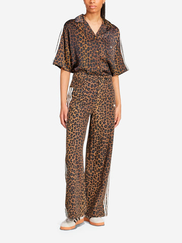 ADIDAS ORIGINALS Pantaloni in denim con stampa animalier Leopardata