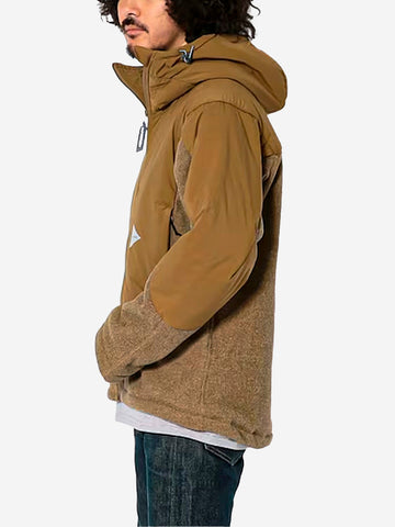 AND WANDER Giacca fleece con cappuccio e imbottitura Primaloft Beige