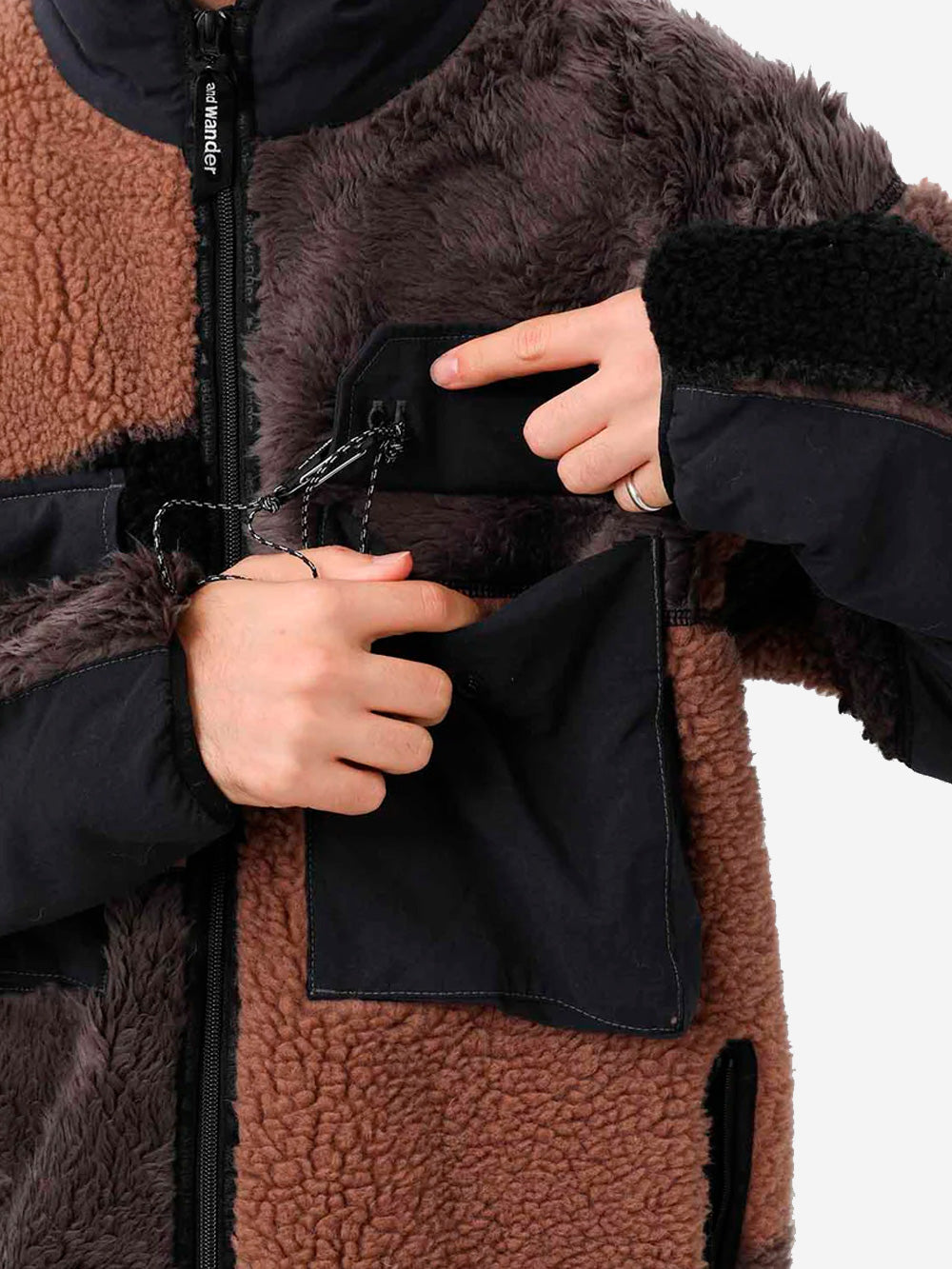 AND WANDER Mix boa jacket Marrone Urbanstaroma