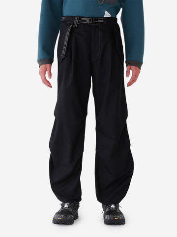 AND WANDER Pantaloni neri High Count con orlo con zip Nero
