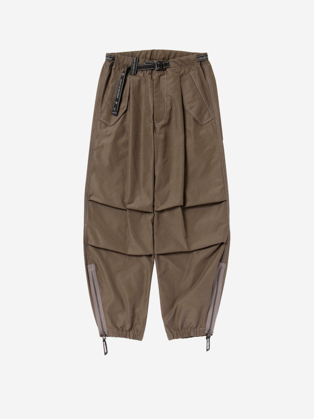 AND WANDER Pantaloni khaki High Count con orlo con zip Verde Urbanstaroma