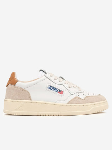 AUTRY Medalist Low in suede e pelle bianca e marrone Bianca beige