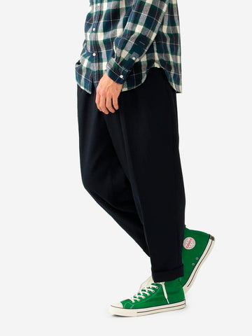 Schwarze Wollflanell-Hose mit Bundfalten