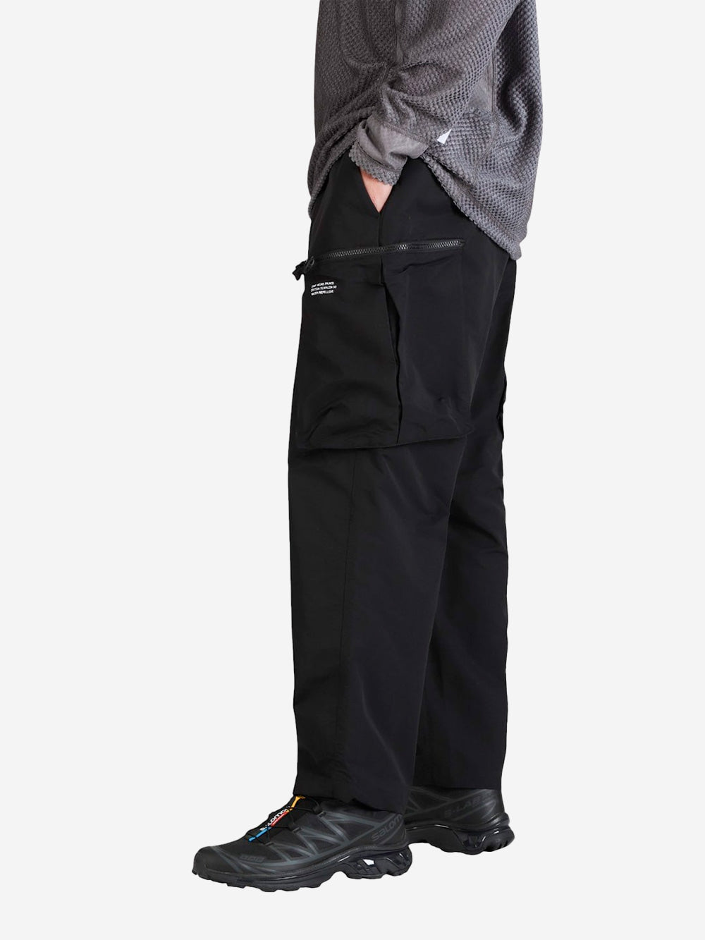 CMF OUTDOOR GARMENT Pantaloni cargo neri 'Weird' in nylon Nero Urbanstaroma