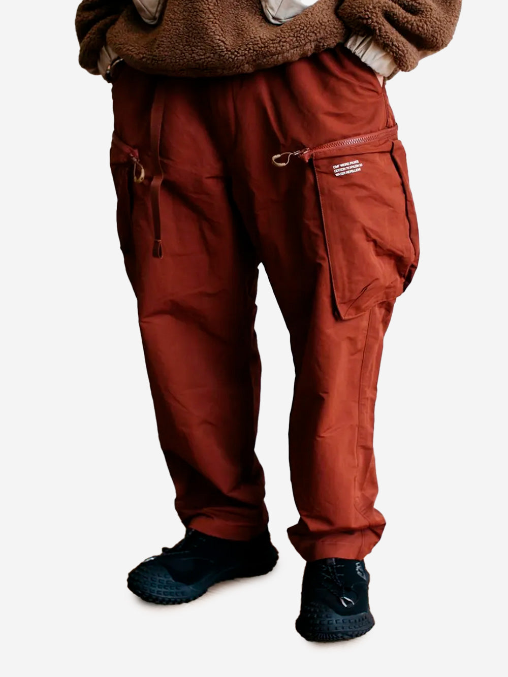CMF OUTDOOR GARMENT Pantaloni cargo marroni 'Weird' in nylon Marrone arancio Urbanstaroma