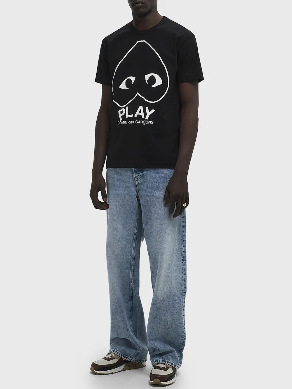 COMME DES GARCONS PLAY T-shirt nera con cuore capovolto e grafica Nero Urbanstaroma