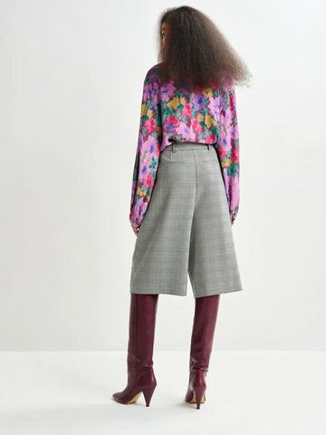 ESSENTIEL ANTWERP Bermuda sartoriali a gamba larga con quadri grigi e neri Bianco nero