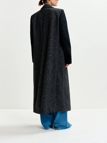 ESSENTIEL ANTWERP Cappotto Doppio Petto misto lana con Maniche a Contrasto Nero