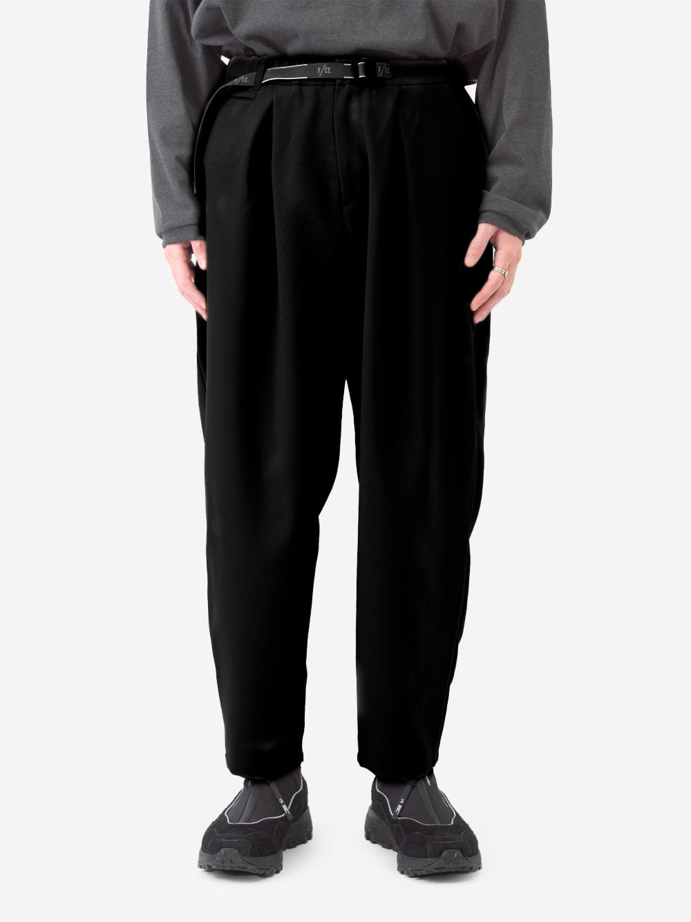 F/CE Pantaloni neri balloon fit con cintura integrata Nero Urbanstaroma