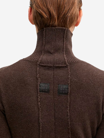 MM6 MAISON MARGIELA Abito dolcevita marrone in misto lana con logo Numeric Marrone