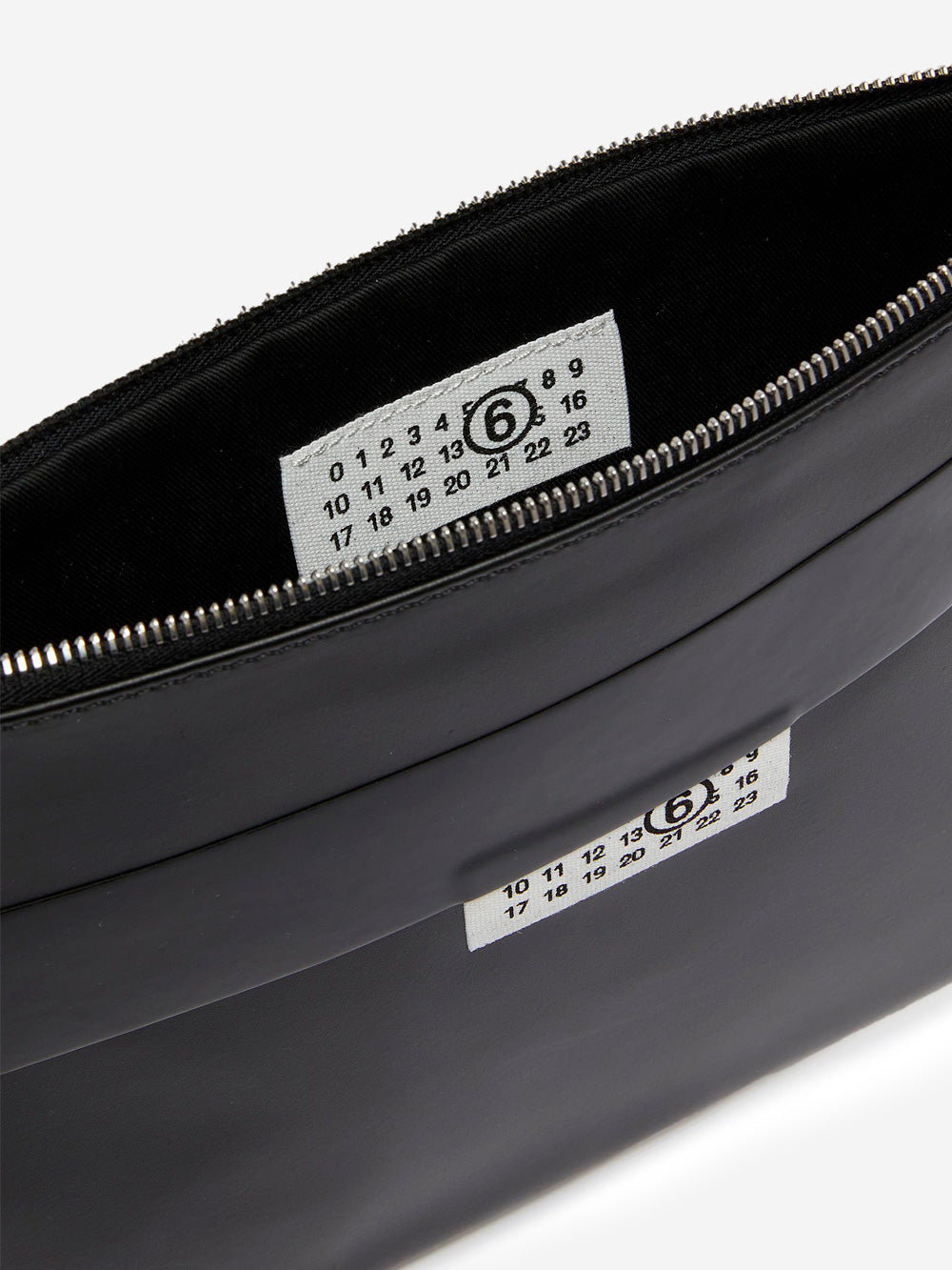 MM6 MAISON MARGIELA Clutch in pelle con logo Numeric Nero Urbanstaroma