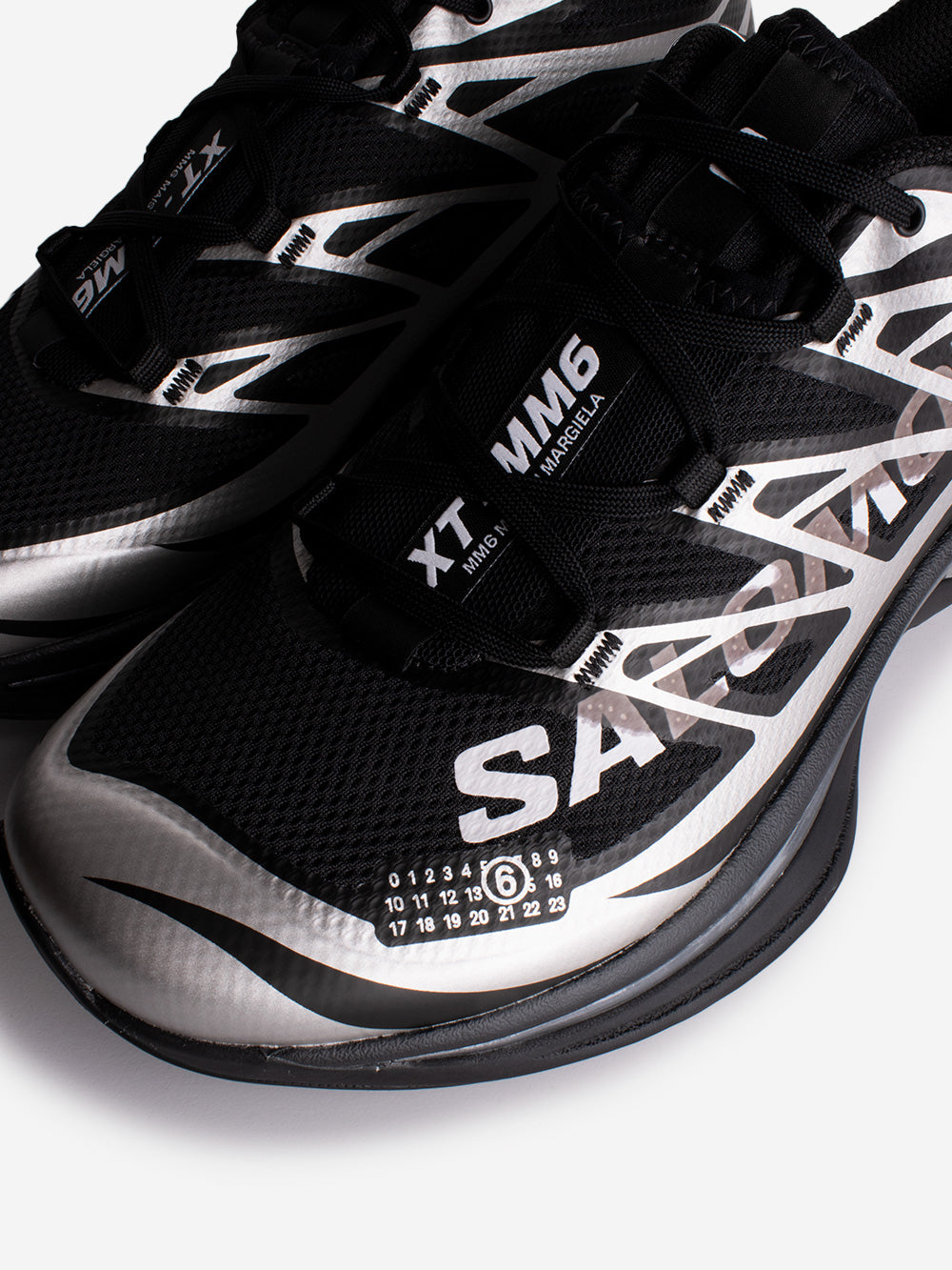 MM6 MAISON MARGIELA Salomon XT x MM6 nere e argento Nero argento Urbanstaroma