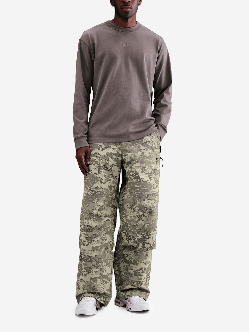 NIKE T-shirt marrone a maniche lunghe con Swoosh Marrone Urbanstaroma