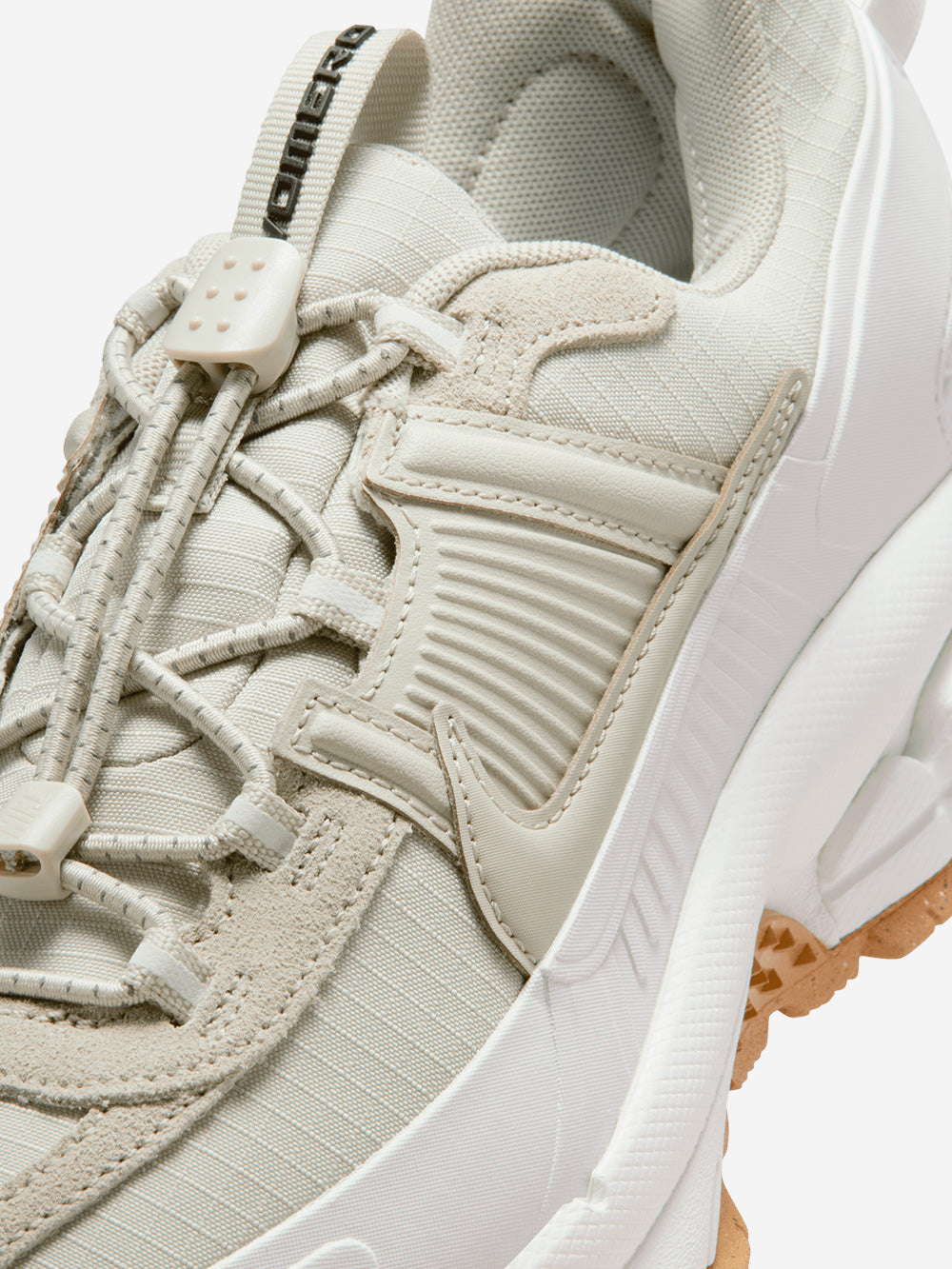 NIKE W Zoom Vomero Roam Winterized bianca e beige Bianca beige Urbanstaroma