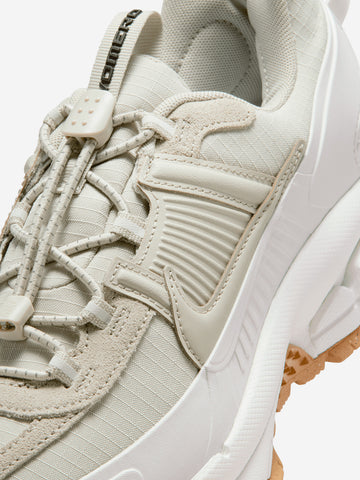 NIKE W Zoom Vomero Roam Winterized bianca e beige Bianca beige