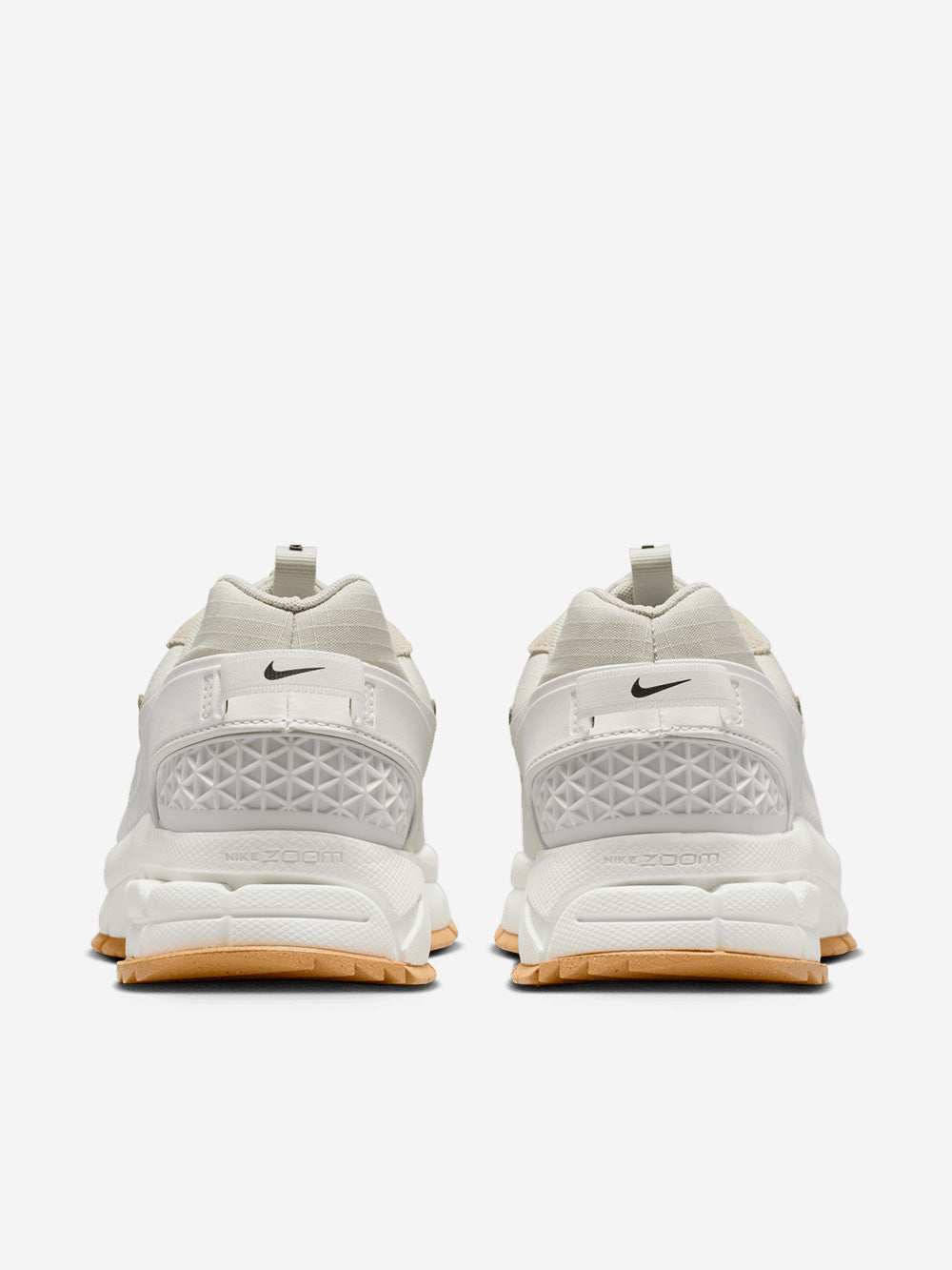 NIKE W Zoom Vomero Roam Winterized bianca e beige Bianca beige Urbanstaroma