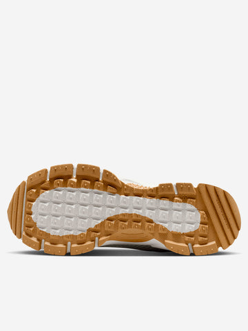 NIKE W Zoom Vomero Roam Winterized bianca e beige Bianca beige