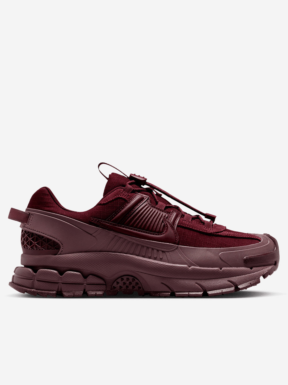 NIKE W Zoom Vomero Roam Winterized burgundy Burgundy Urbanstaroma