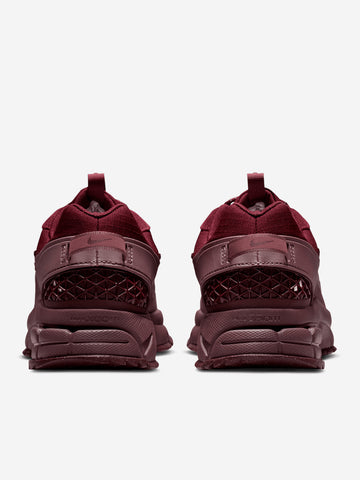 NIKE W Zoom Vomero Roam Winterized burgundy Burgundy