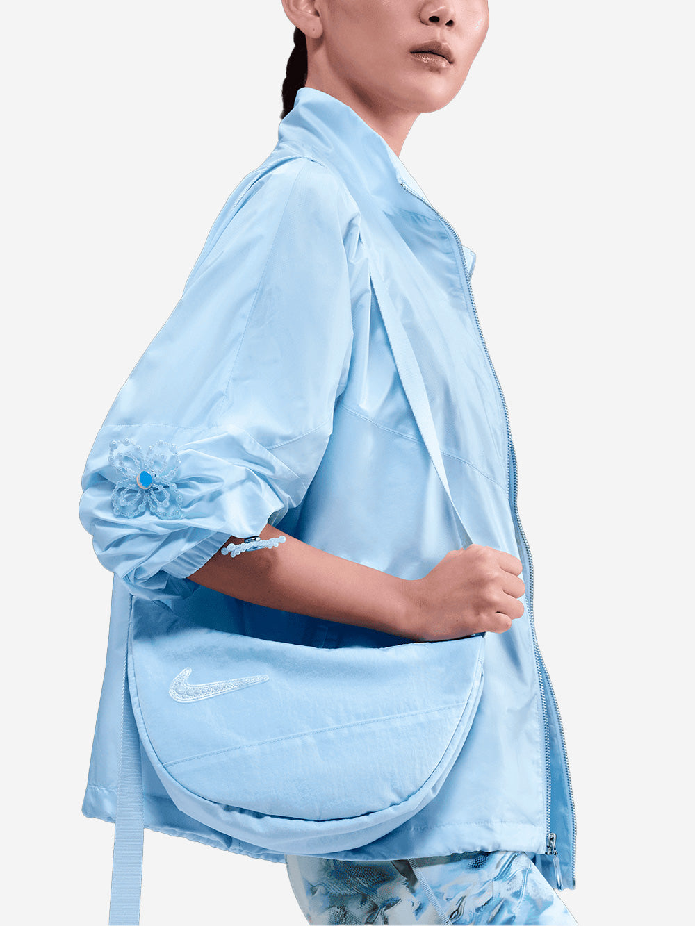 NIKE Borsa mezzaluna a tracolla 'Aura' Artist Collection Celeste Urbanstaroma
