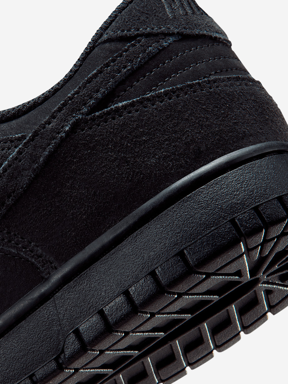 NIKE Dunk Low SE 'Triple Black Suede' Nero Urbanstaroma