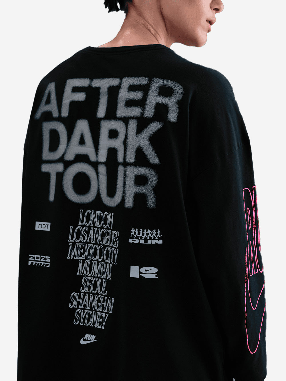 NIKE Maglia oversize a manica lunga con grafica 'Dark Tour' Nero Urbanstaroma