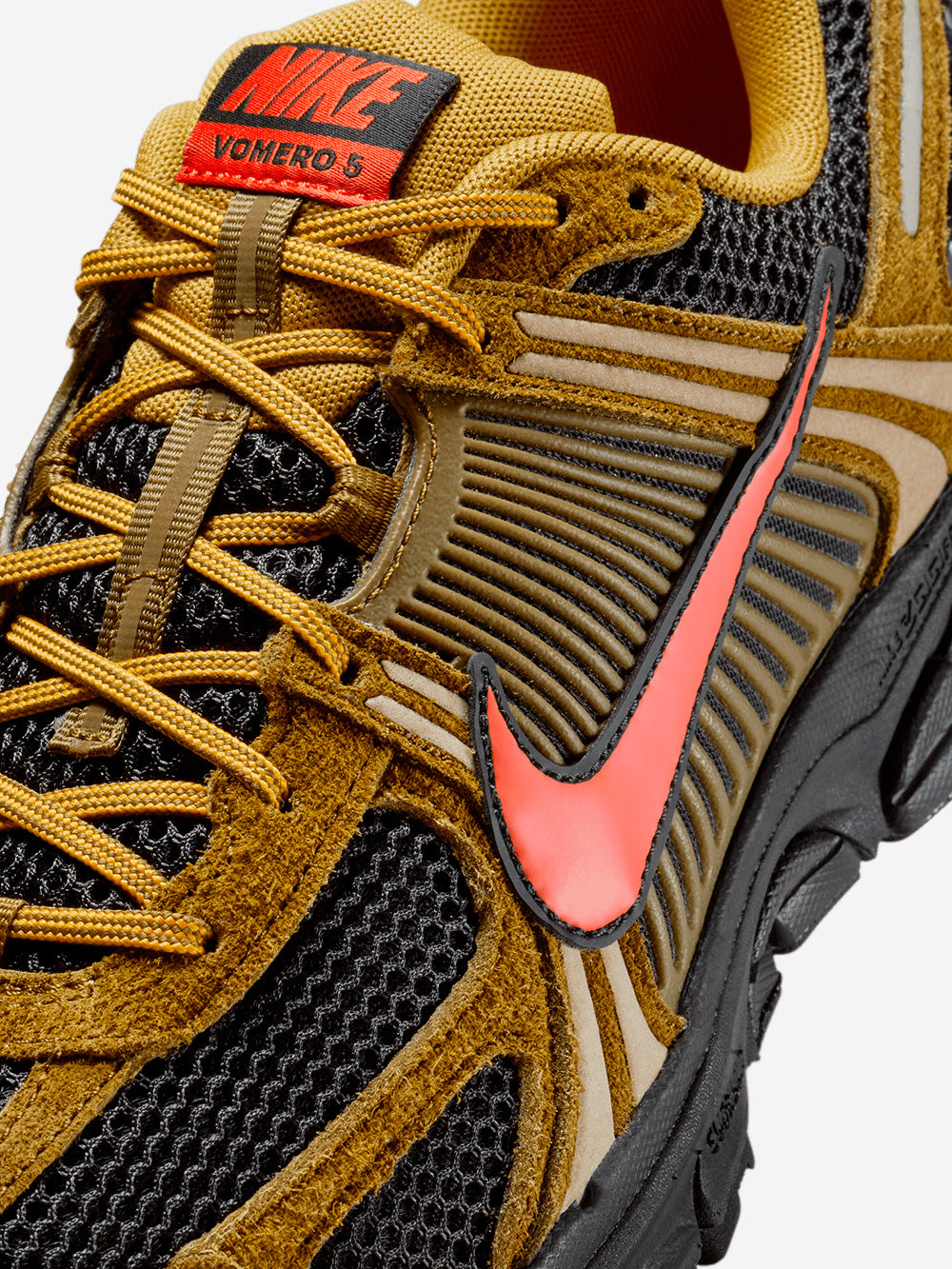 NIKE Zoom Vomero 5 Premium '0live Flak Picante Red' Oliva Urbanstaroma