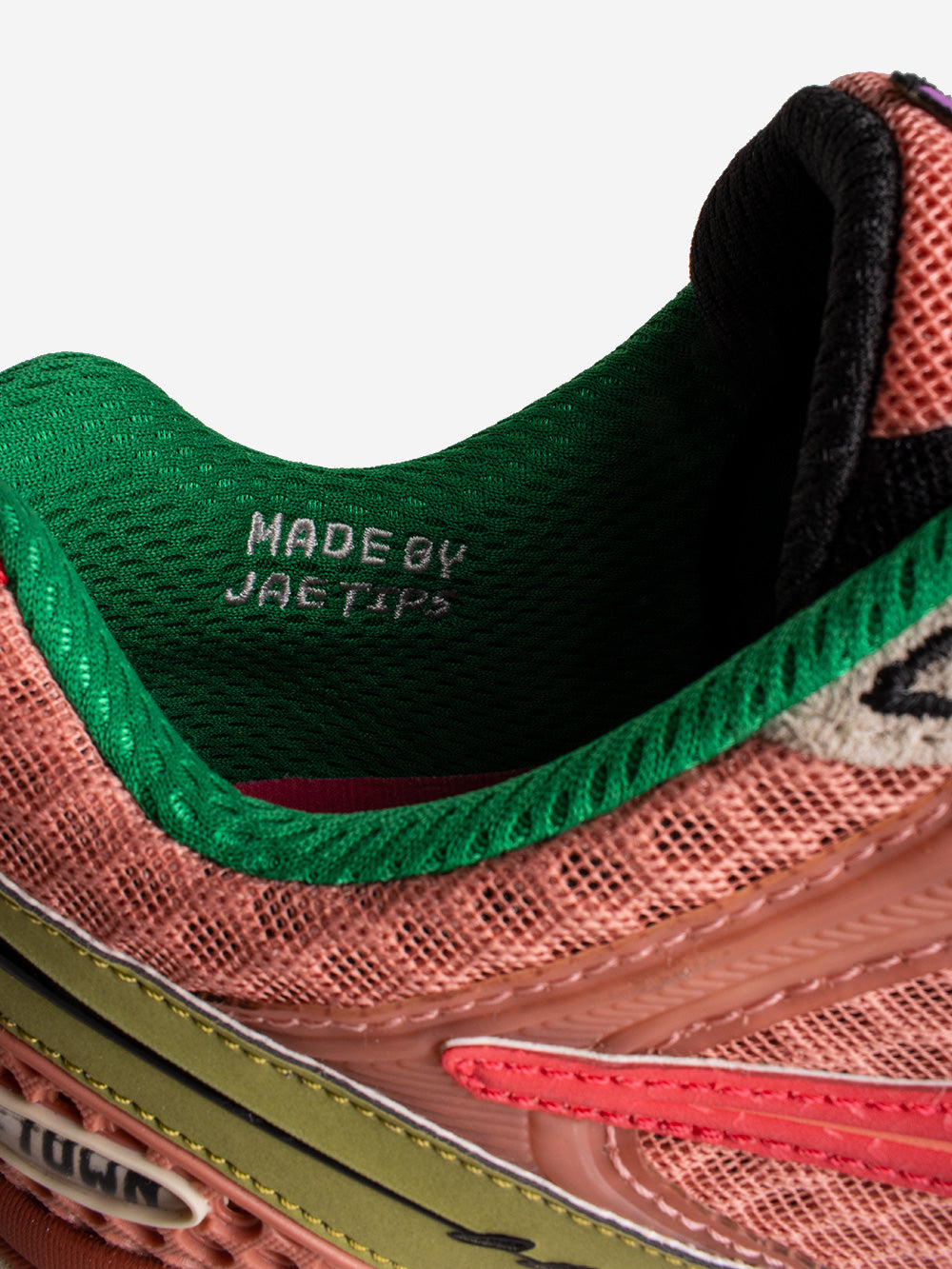 SAUCONY Progrid Triumph 4 'Flowers Grow Uptown' Pack Virginia Creeper Rosa Urbanstaroma