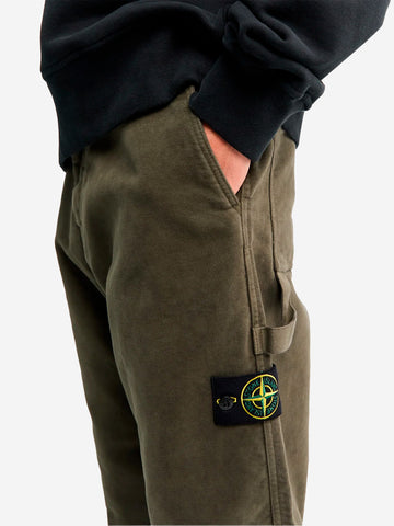 Lose grüne Hose mit mehreren Taschen