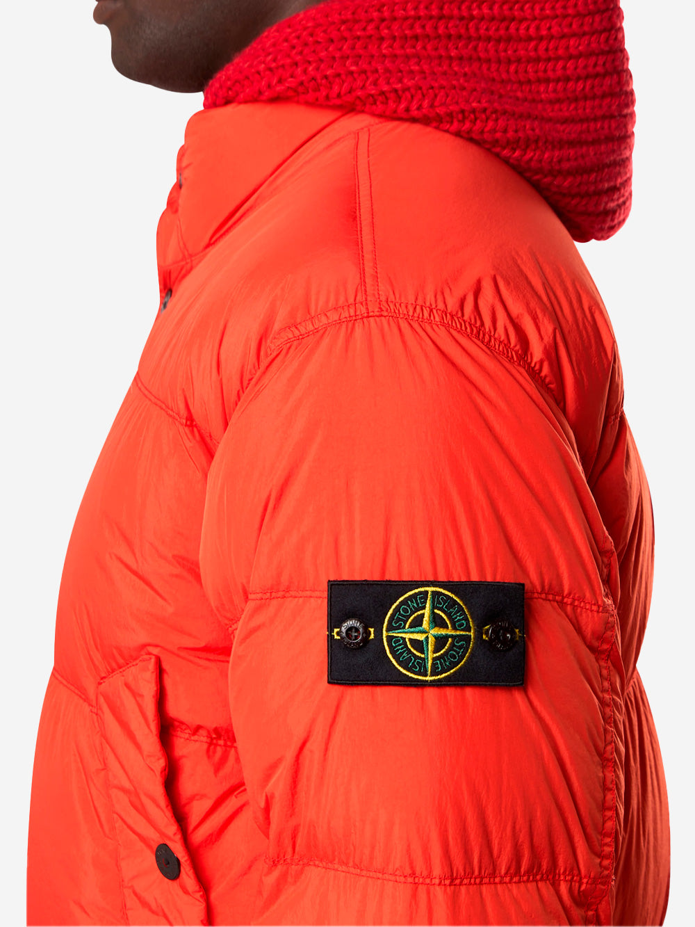 STONE ISLAND Giubbotto scarlatto in nylon in piuma d'oca con badge arancione Urbanstaroma