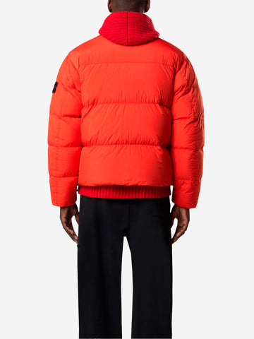 STONE ISLAND Giubbotto scarlatto in nylon in piuma d'oca con badge arancione