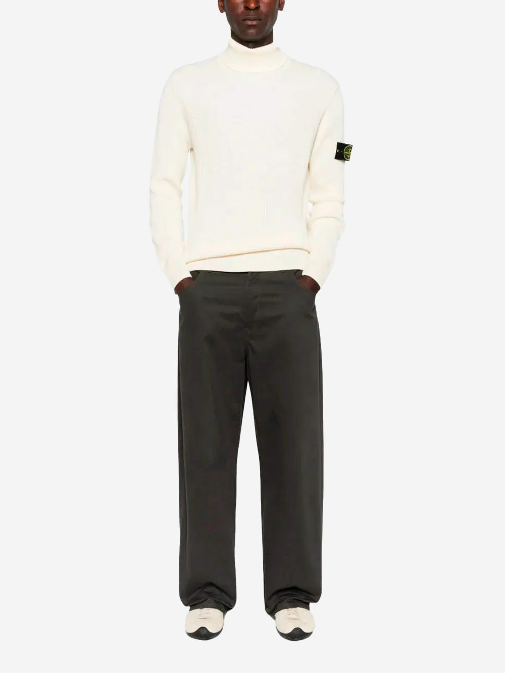 STONE ISLAND Maglione dolcevita a coste con badge Compass Panna Urbanstaroma