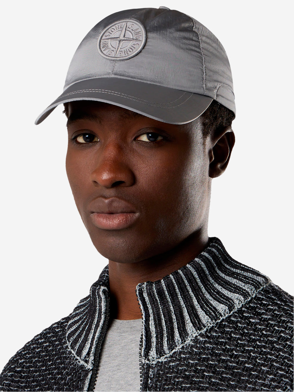 STONE ISLAND Cappellino in nylon iridescente con ricamo Compass Grigio Urbanstaroma