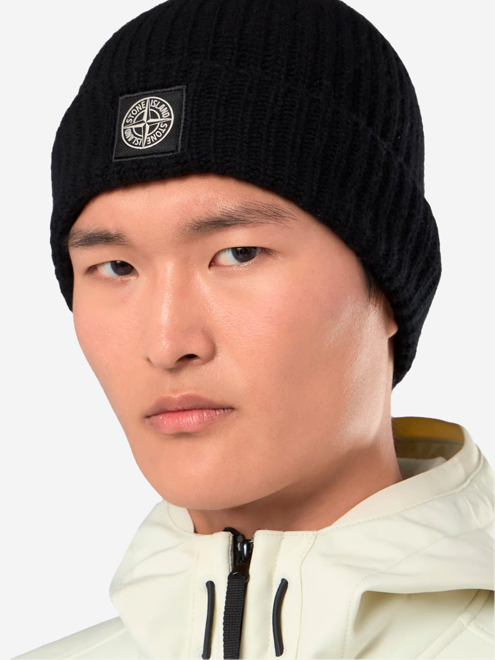 STONE ISLAND Beanie nero in lana con patch Compass e risvolto a costine Nero Urbanstaroma
