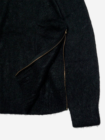 Schwarzer Pullover aus einer Mohairmischung mit seitlichem Reißverschluss