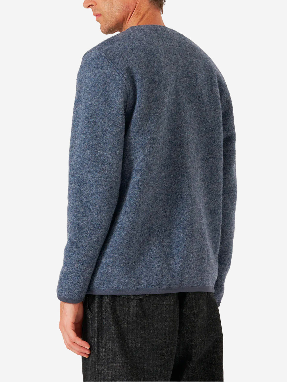 UNIVERSAL WORKS Cardigan blu ardesia in fleece di lana con tasche applicate Celeste Urbanstaroma