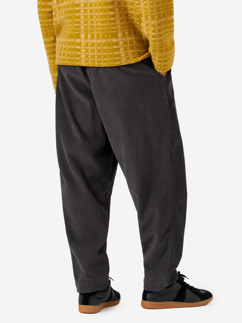 UNIVERSAL WORKS Pantaloni casual pleated in velluto a coste grigi grigio Urbanstaroma