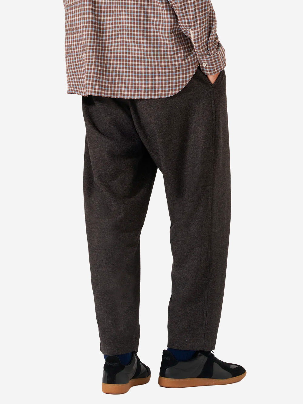 UNIVERSAL WORKS Pantaloni casual pleated Italian tweed marroni Marrone Urbanstaroma