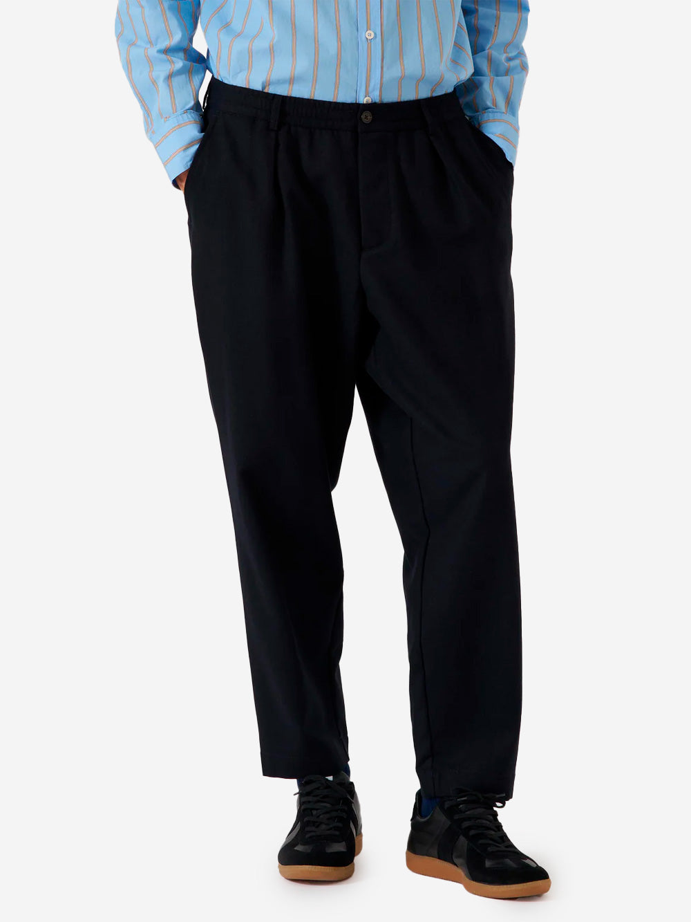 UNIVERSAL WORKS Pantaloni casual pleated Italian tweed blu Blu scuro Urbanstaroma