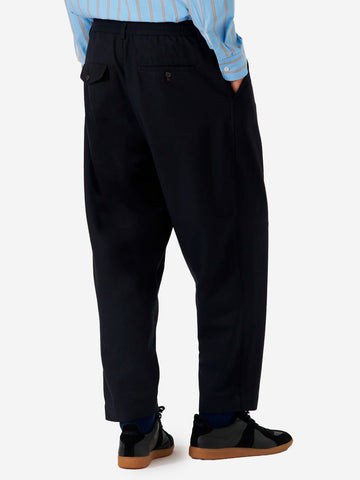 UNIVERSAL WORKS Pantaloni casual pleated Italian tweed blu Blu scuro