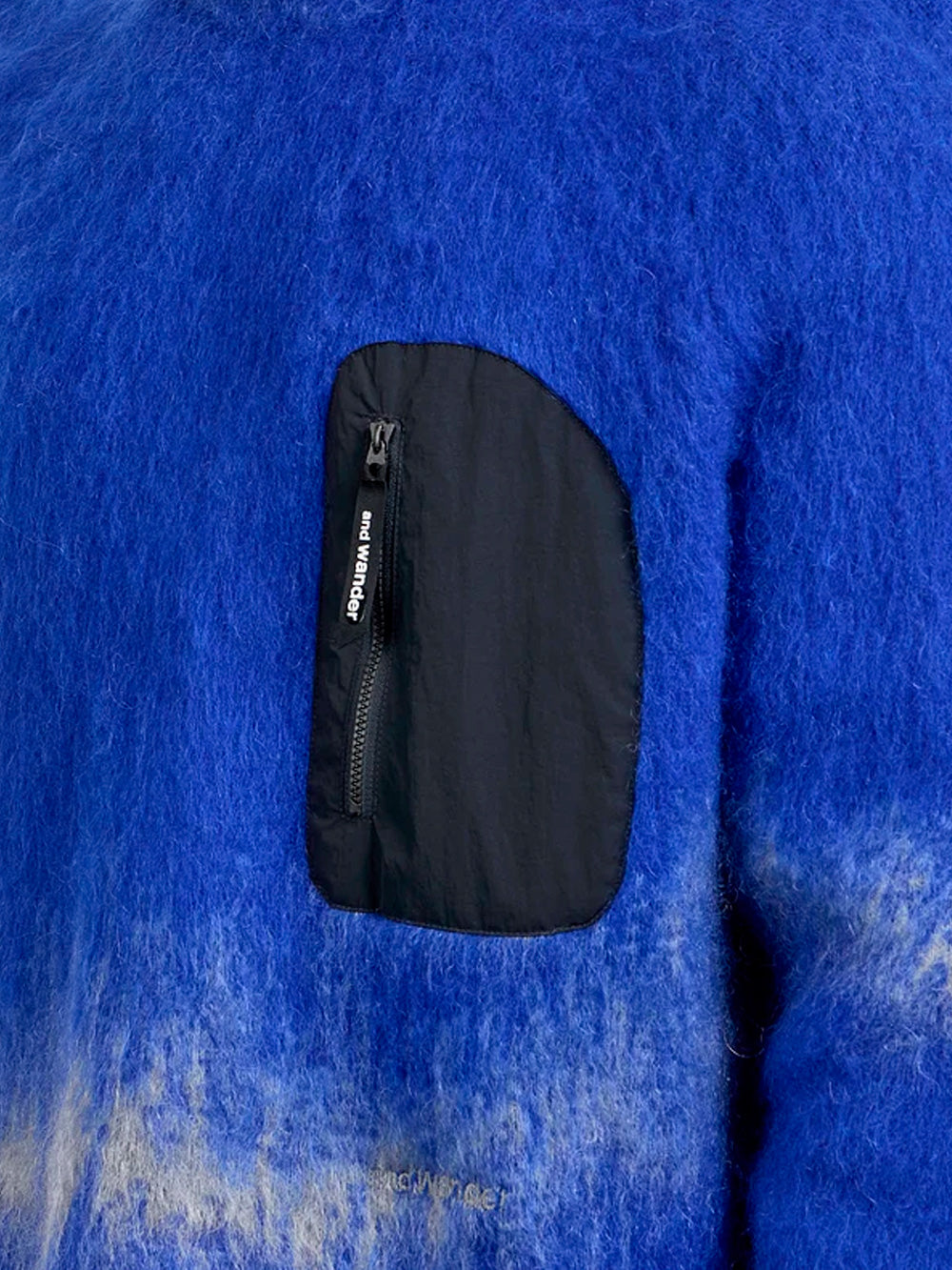 AND WANDER Maglione blu shaggy in misto mohair con jacquard Royal Urbanstaroma