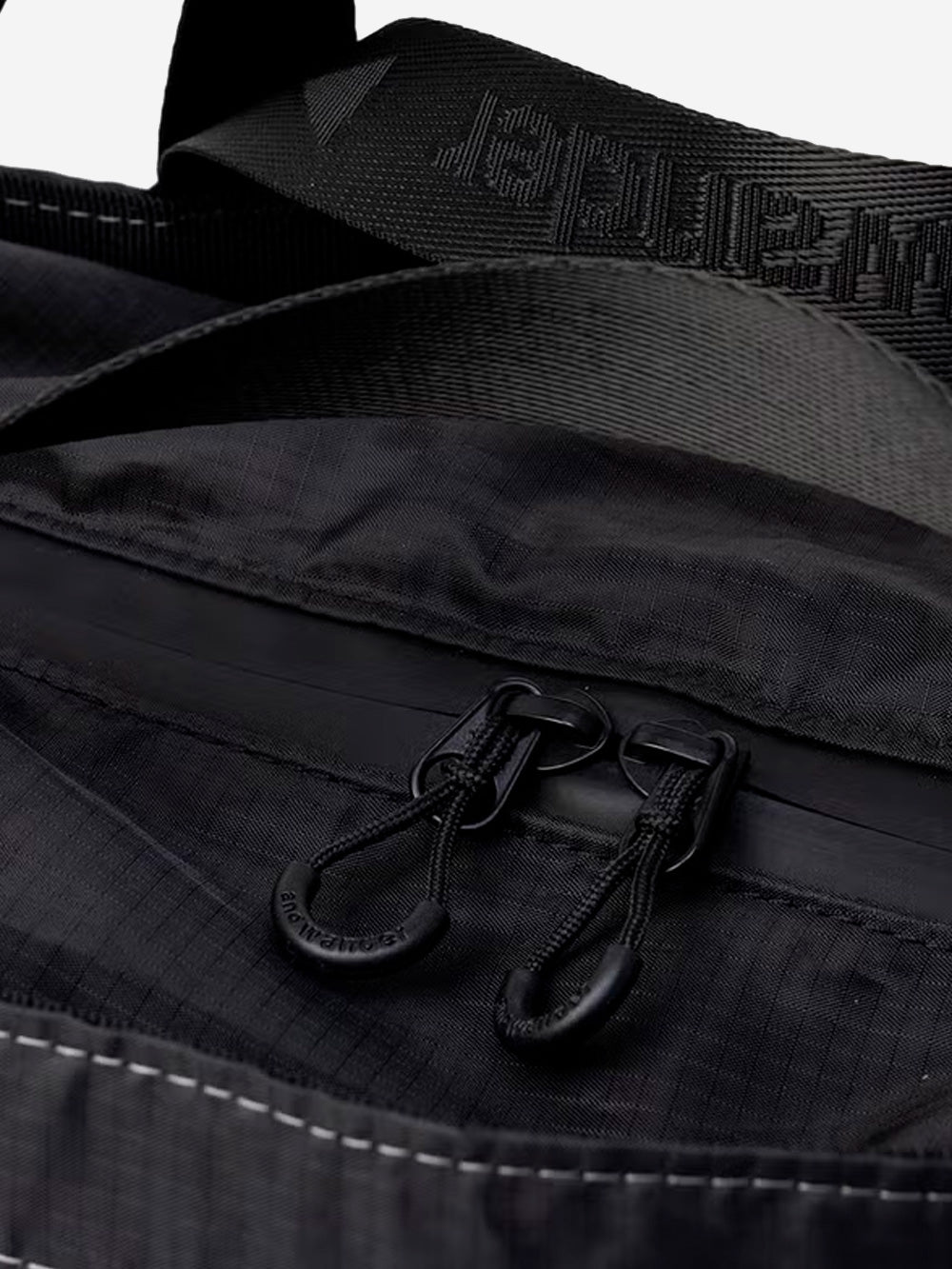 AND WANDER Borsa Tote 149 Crispy Rip Logo nera Nero Urbanstaroma