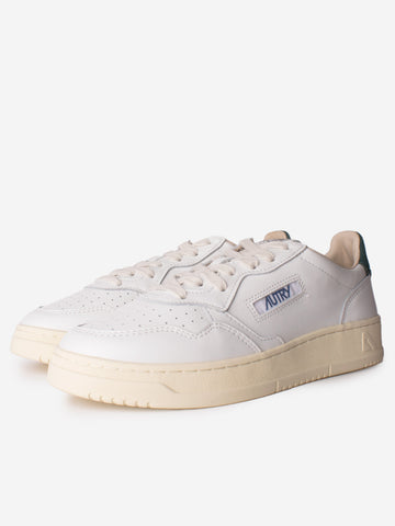 AUTRY M Medalist Low in pelle bianca con logo in suede bianco e talloncino mare Bianco