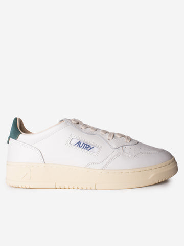 AUTRY M Medalist Low in pelle bianca con logo in suede bianco e talloncino mare Bianco