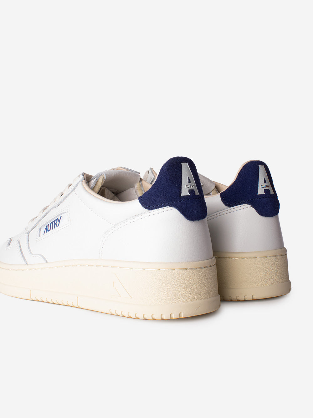 AUTRY M Medalist Low in pelle bianca con logo in suede bianco e talloncino blu Bianca blu Urbanstaroma