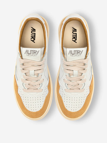 AUTRY M Medalist Low in pelle bianca e suede senape Senape